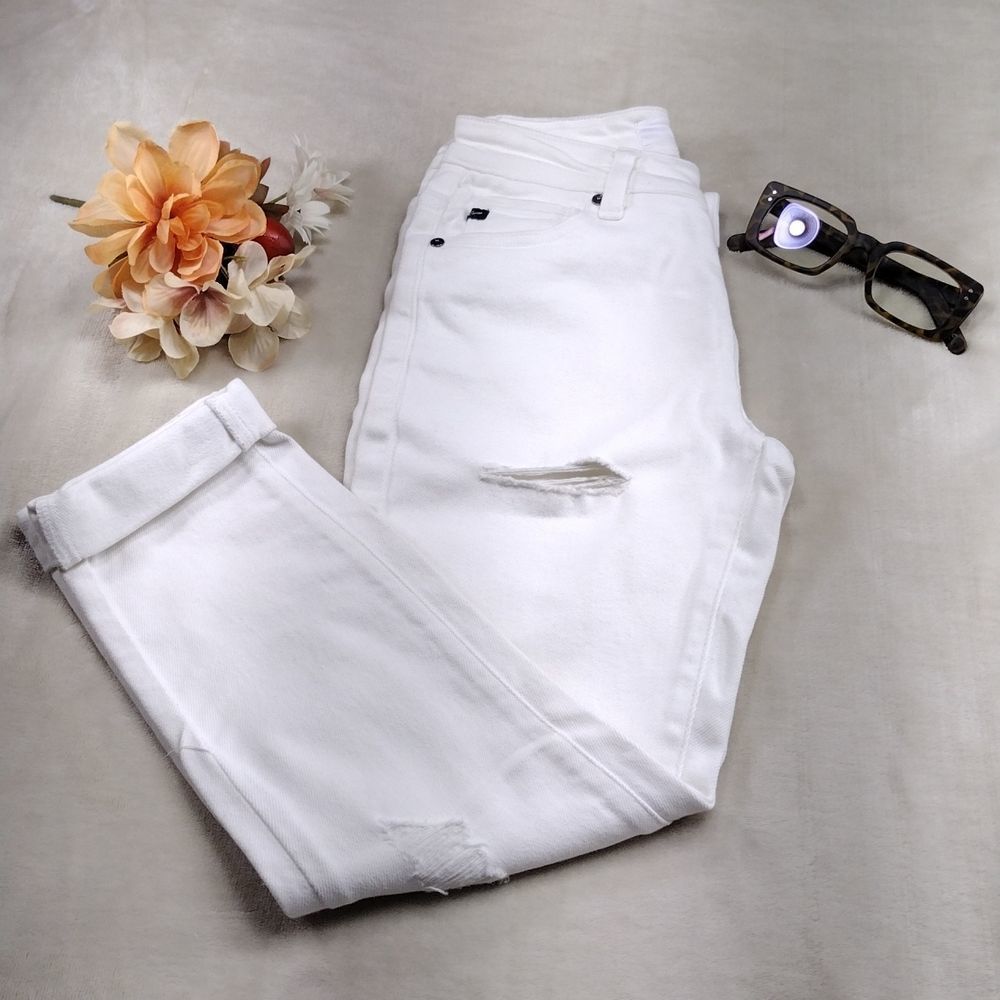 KANCAN Los Angeles woman's white jeans